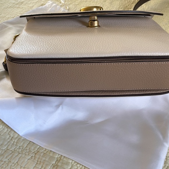 Coach Cassie - Picture 8 of 11